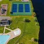 Kayaks, Hot Tub & More By Lake!
