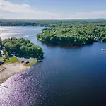 Kayaks, Hot Tub & More By Lake!