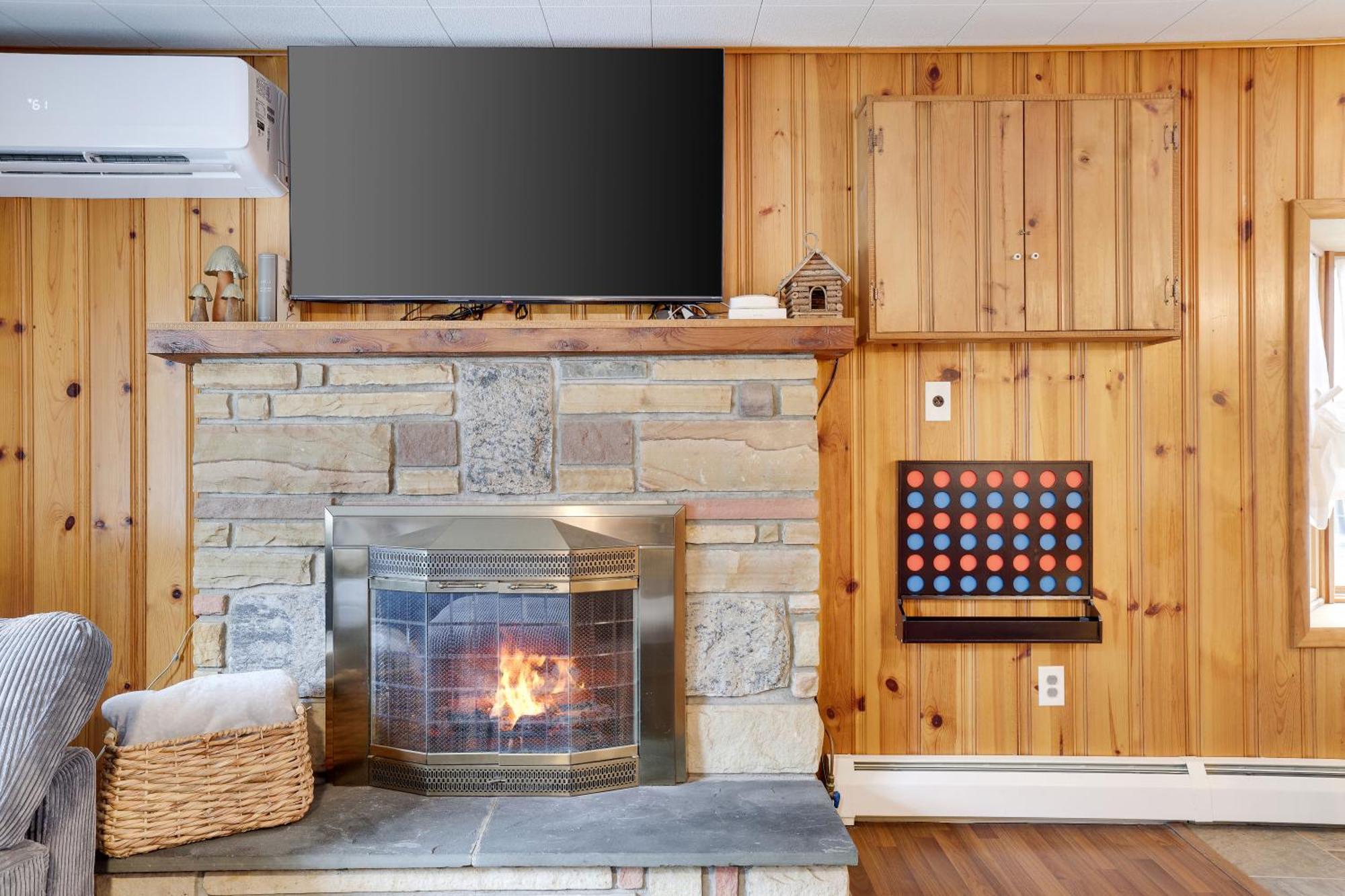 Kayaks, Hot Tub & By Lake! Holiday home Arrowhead Lake