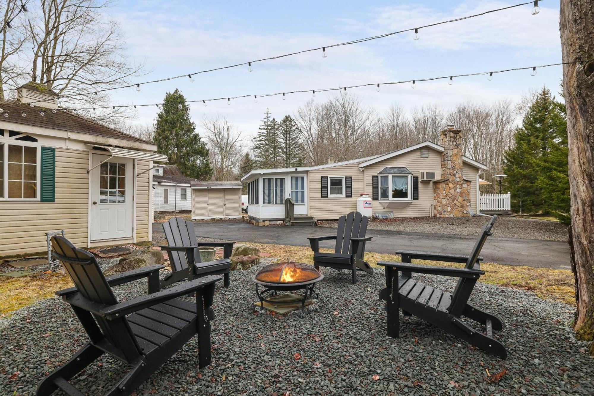 Holiday home Kayaks, Hot Tub & By Lake! Arrowhead Lake