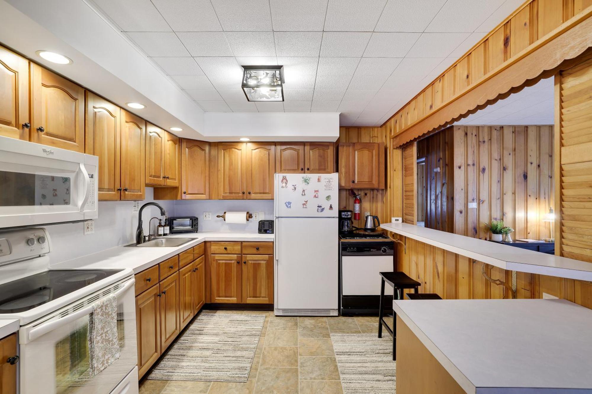 Kayaks, Hot Tub & By Lake! Holiday home Arrowhead Lake