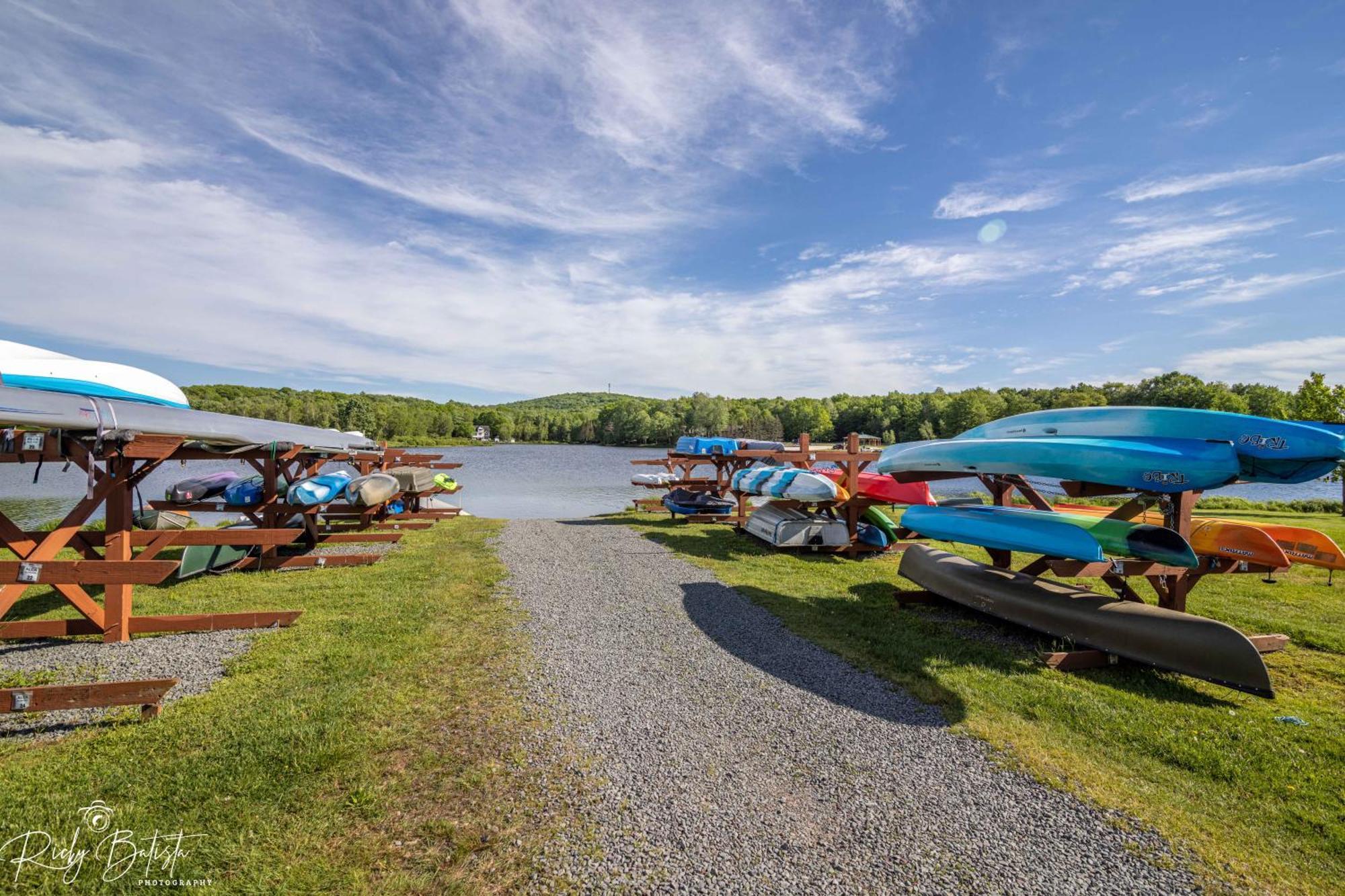 Kayaks, Hot Tub & By Lake! Holiday home *