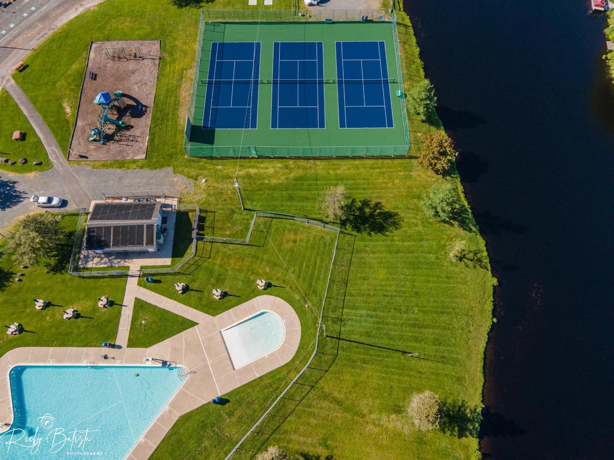 Holiday home Kayaks, Hot Tub & By Lake! *
