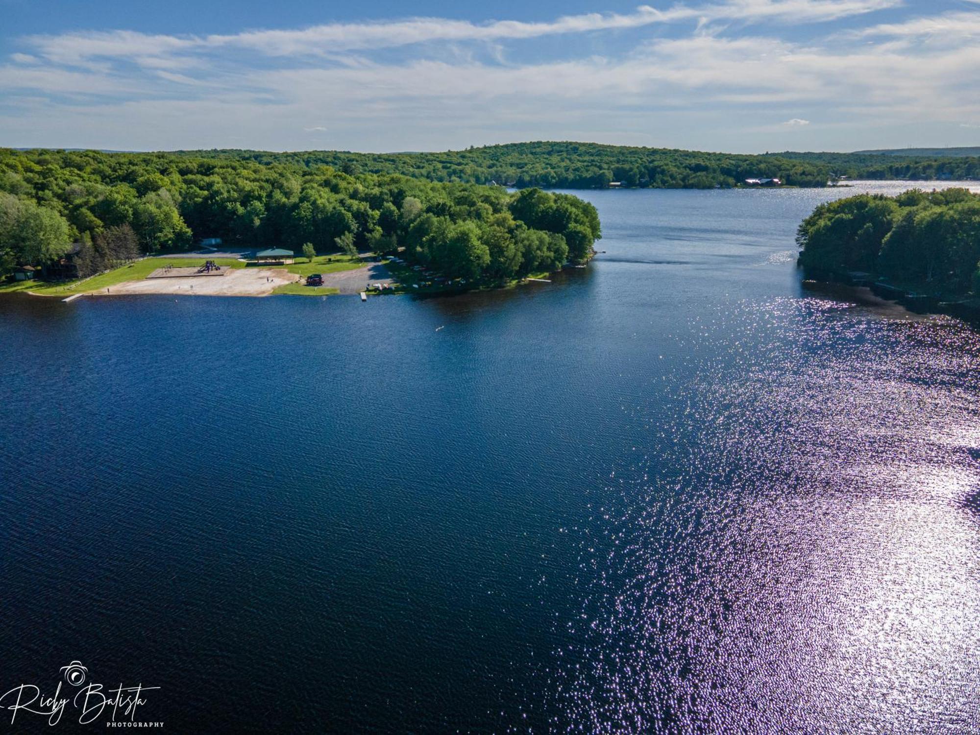 Kayaks, Hot Tub & By Lake! Holiday home *