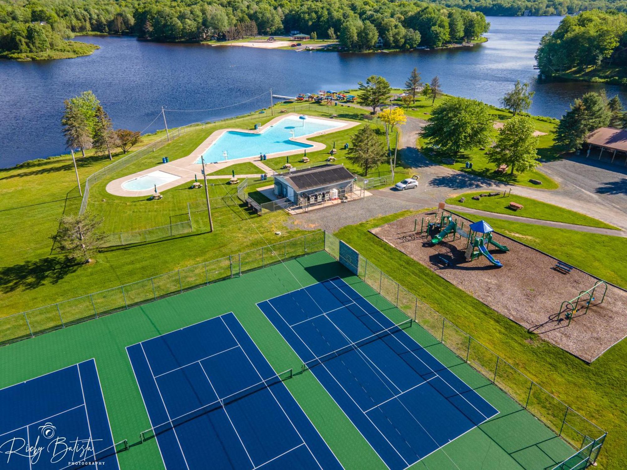 Kayaks, Hot Tub & By Lake! Holiday home *